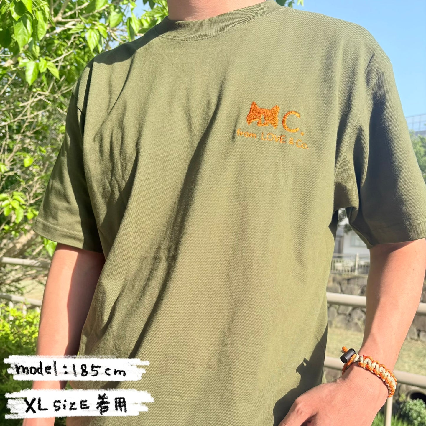 C. ロゴ T-shirt