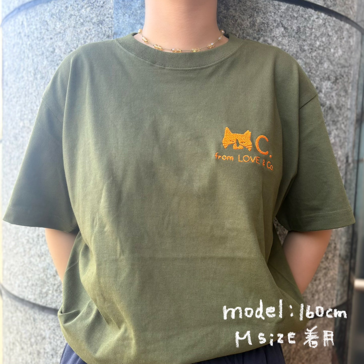 C. ロゴ T-shirt