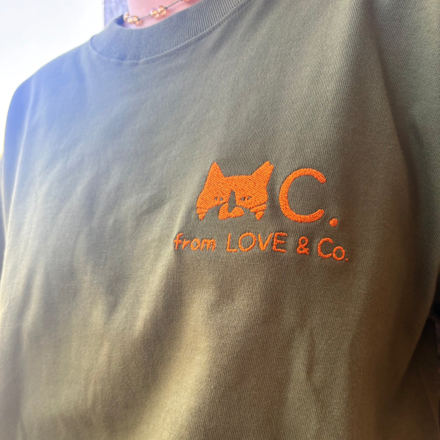 C. ロゴ T-shirt