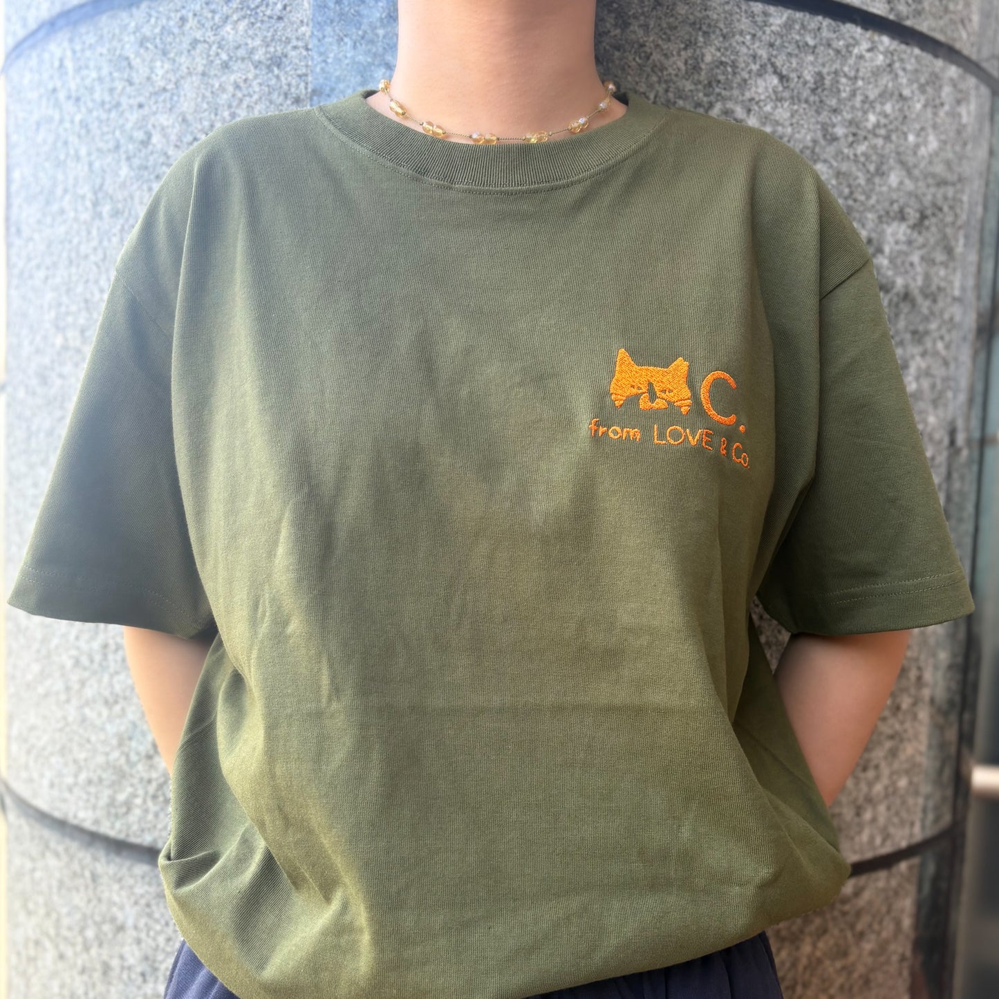 C. ロゴ T-shirt